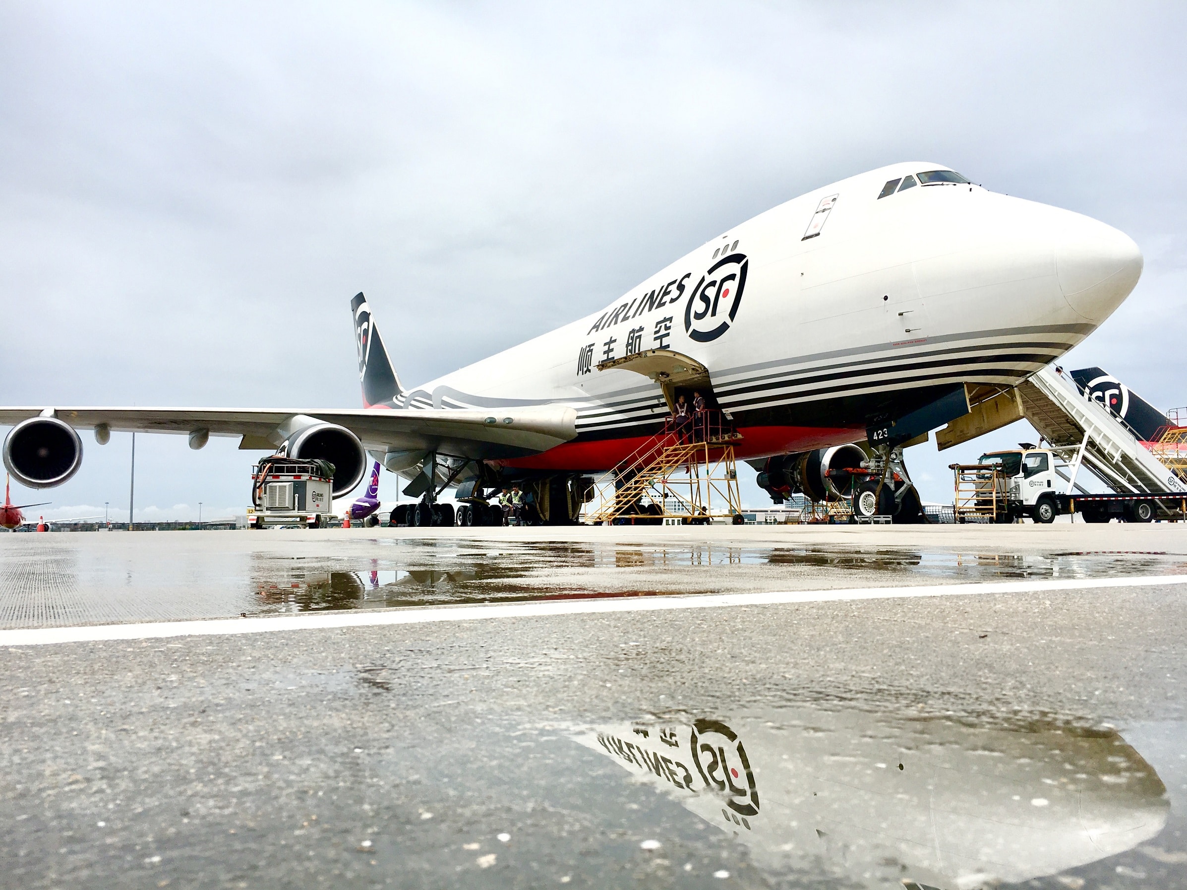 An SF Airlines 747-400ERF.
