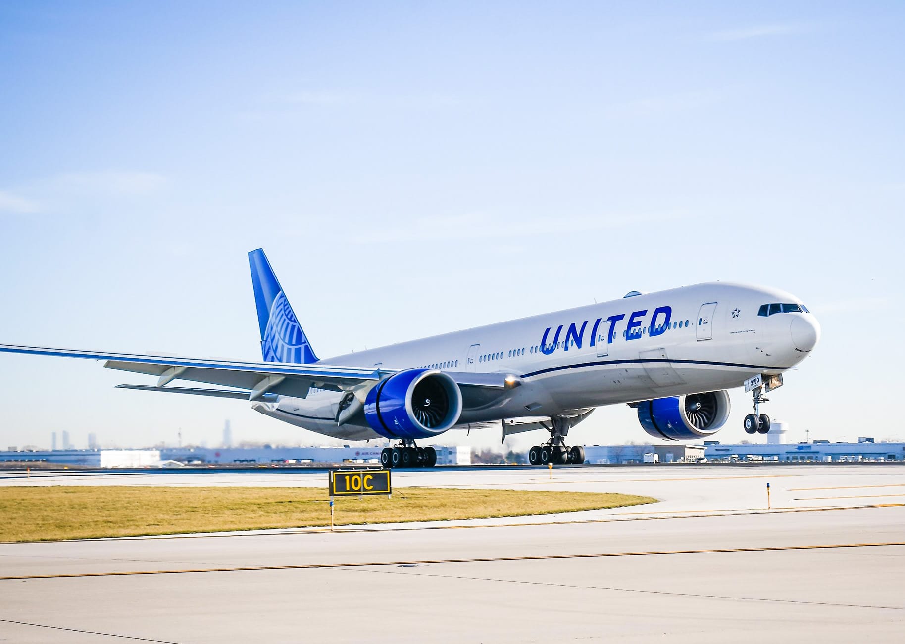 Booming cargo business won’t yield freighters for United Cargo Facts