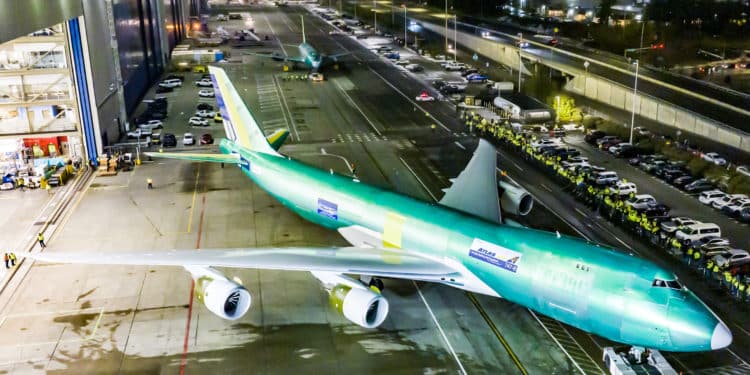 20+ operators hold off on successor to older 747Fs
