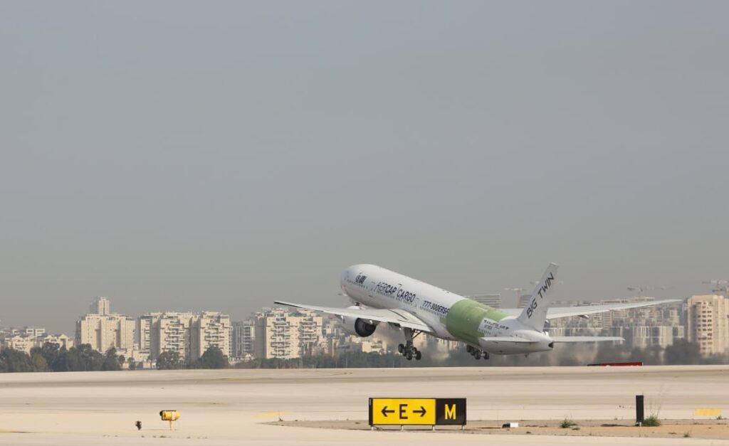 IAI completes 777-300ERSF first flight
