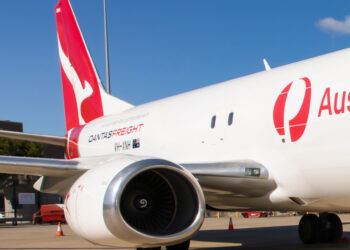 Qantas 737-400SF
