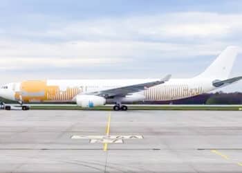 Amazon A330-300P2F Hawaiian