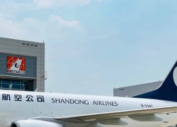 Shandong Airlines Boeing 737-800BCF