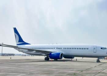 AviaAM Leasing Boeing 737-800