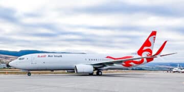 Air Inuit 737-800 Combi