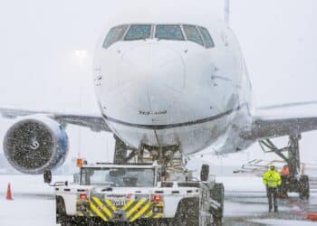 Snowfall at Amsterdam Airport Schiphol (AMS) on Jan. 5 has caused flight disruptions. (Courtesy/AMS)