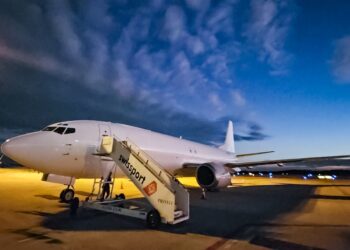 Total Linhas Aereas 737-400SF