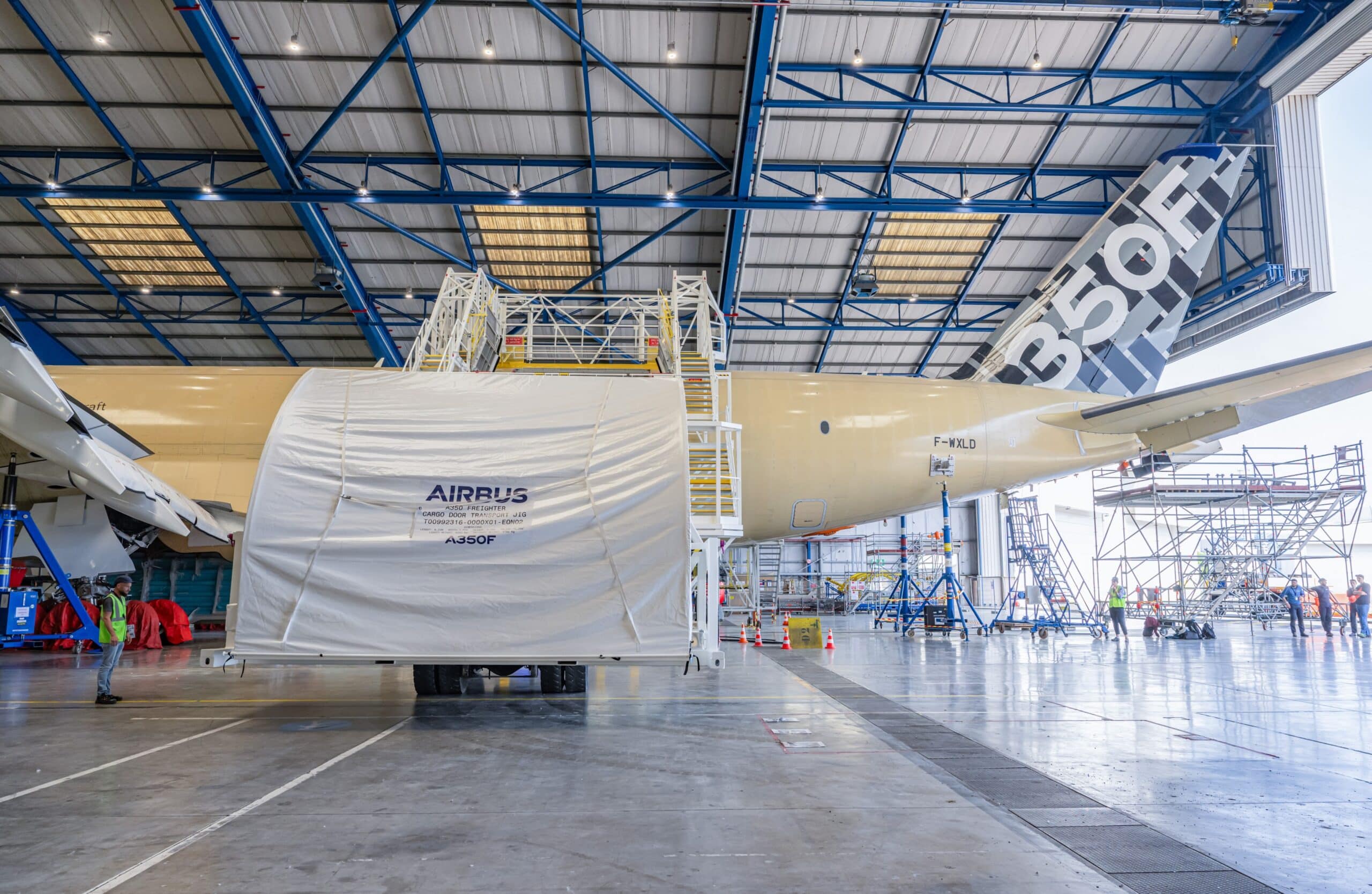 Airbus Raceway Installation Airbus begins A350F large cargo door installation - Cargo Facts