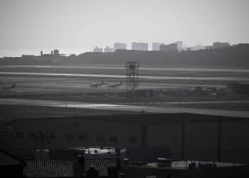 Aircraft are seen on the runway following earthquakes at Simon Bolivar International Airport in Maiquetia, La Guaira state, Venezuela, on June 25. (Courtesy/Bloomberg)