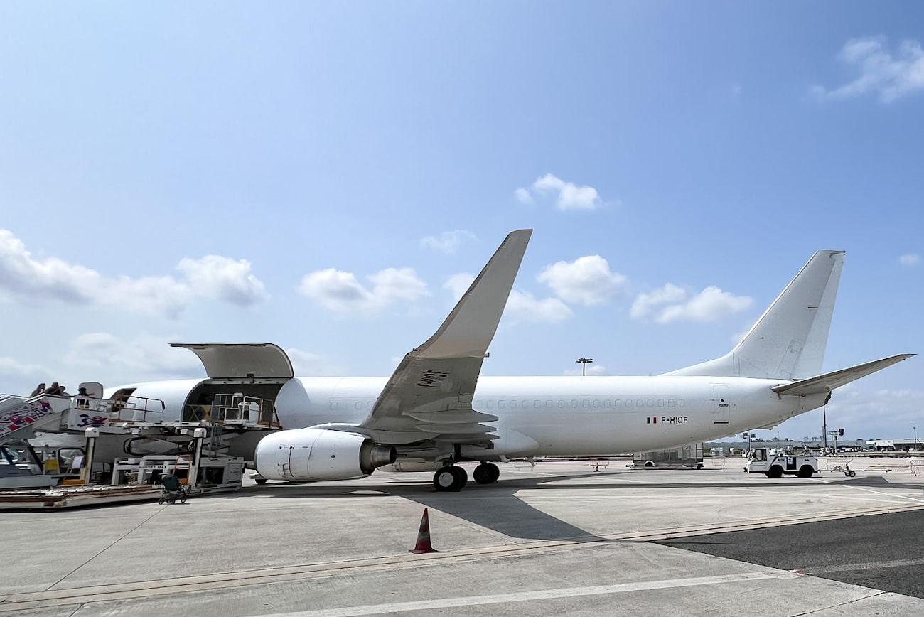 K2 Aviation moves into freighter segment with 737-800F pair