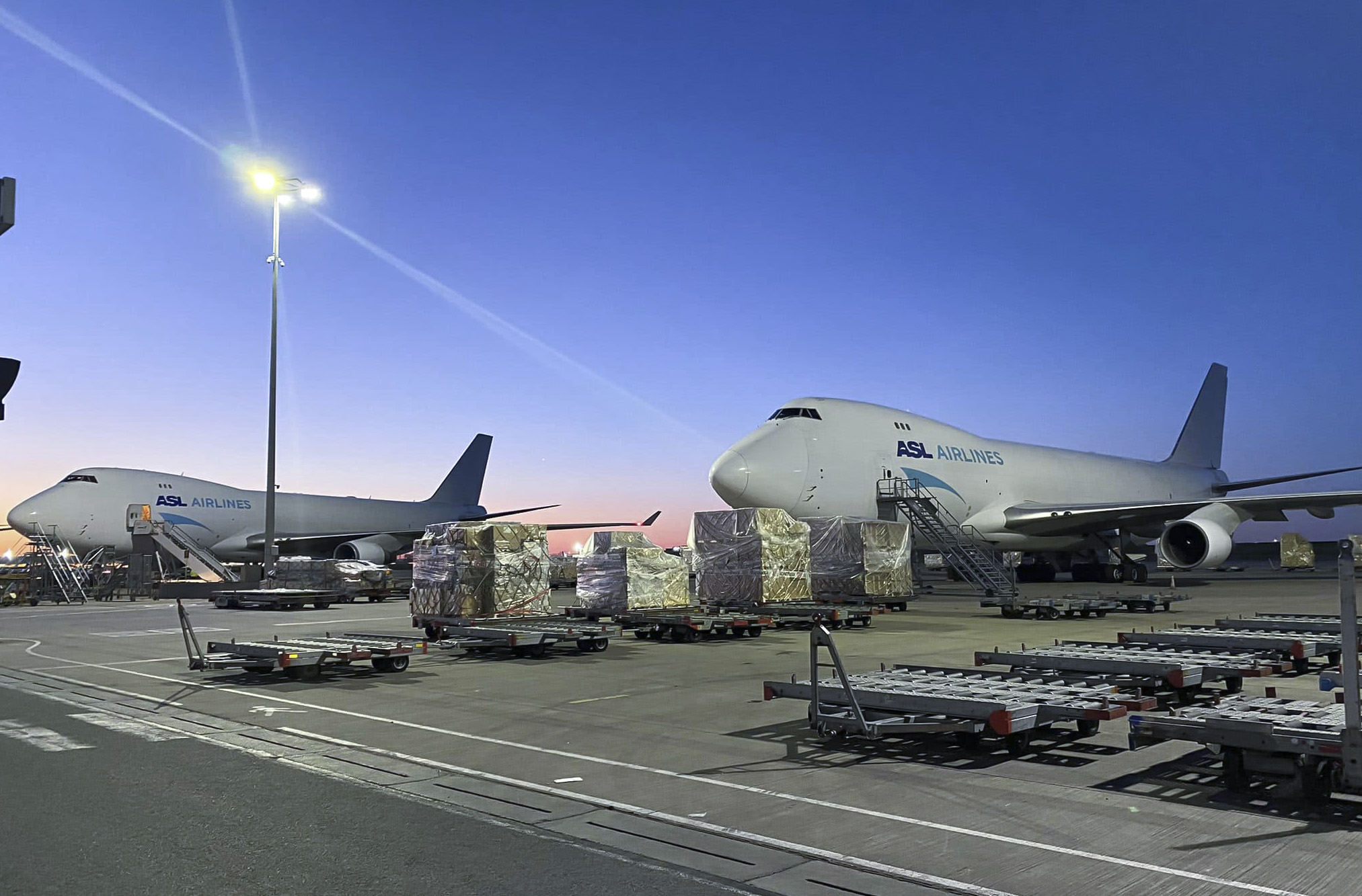 ASL purchases leased pair of 747-400Fs