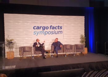 Royal Media CEO JJ Hornblass speaks to ATSG President and Chief Executive Officer Greg Mays at Cargo Facts Symposium 2026 (Photo/Pilar Wolfsteller)